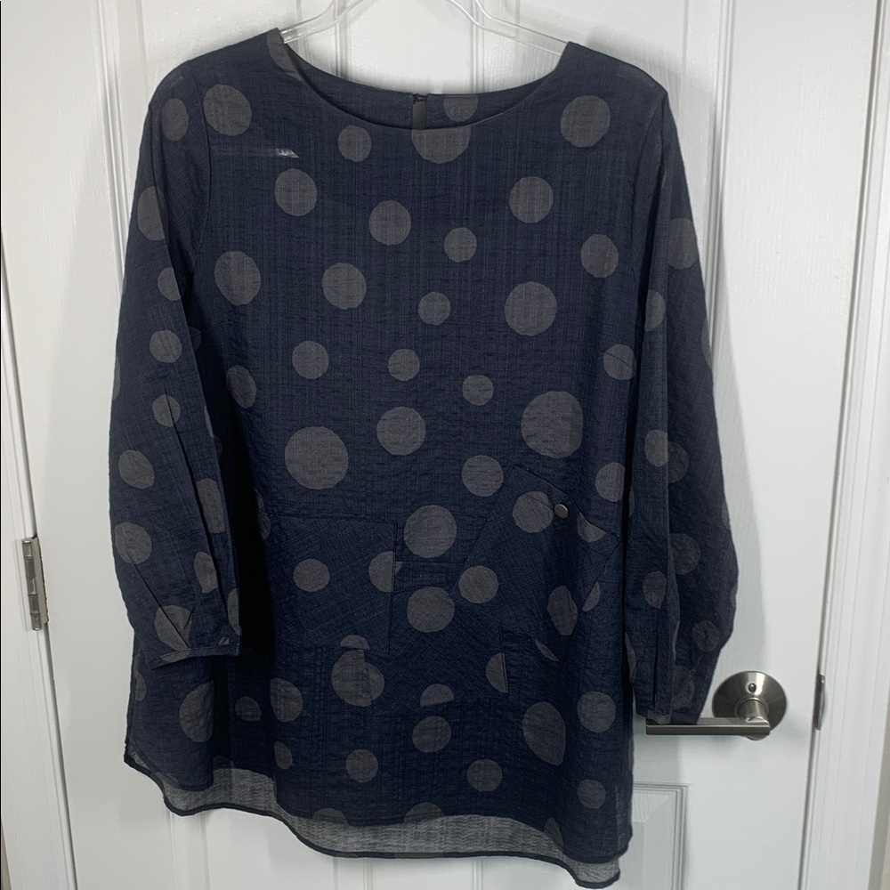 Terra SJ Apparel navy and gray polka dot blouse with pockets size large